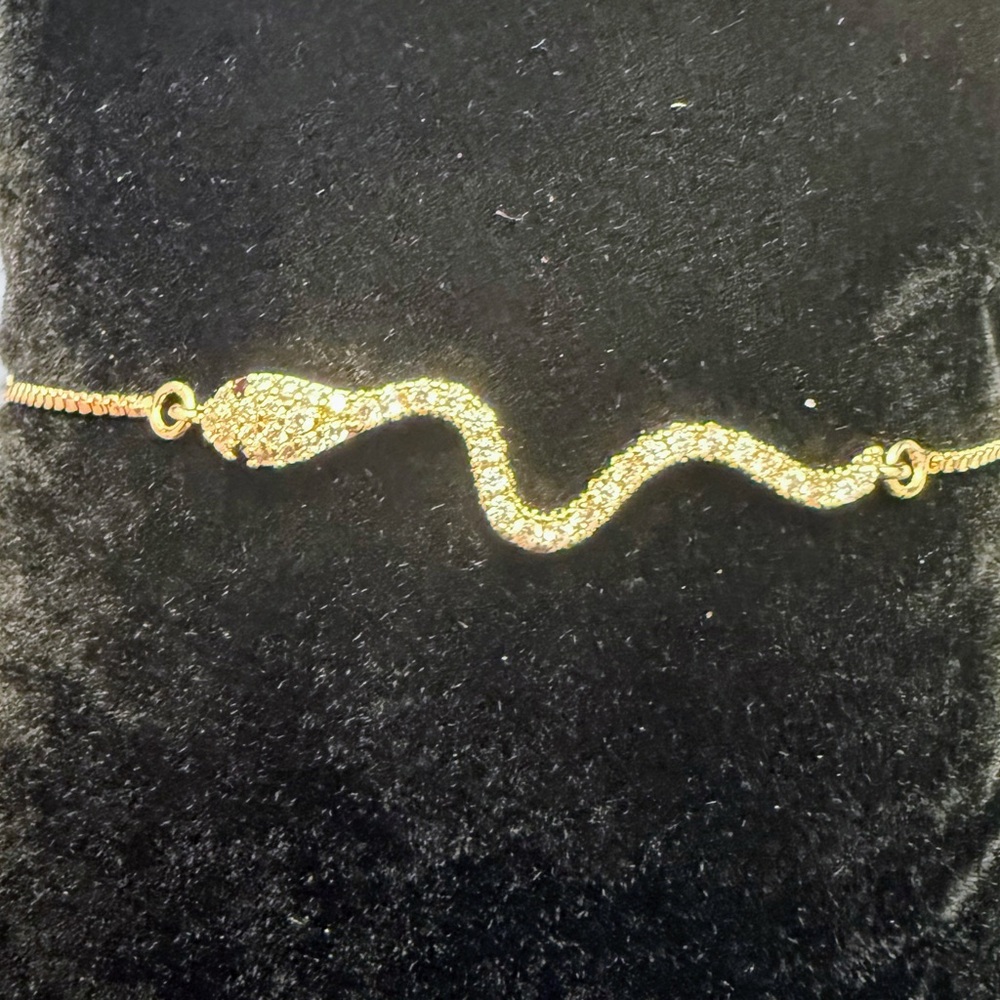 Beautiful Gold Snake Bracelet - Picture 2 of 3